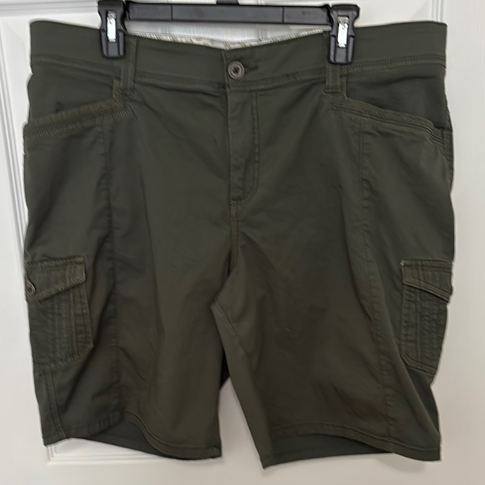 Lee Sinfully Soft Women's Forest Green Hiking Cargo Shorts